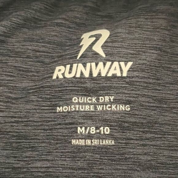 Runway Short Sleeve Top   Boys Size M 8/10 - Picture 3 of 5